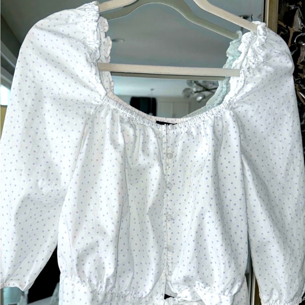Paige🔵white blue polka dots XS cropped top with tie and buttons puffy sleeve